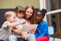 Einfluss von digitalen Medien auf Sprachbildung bei Kindern